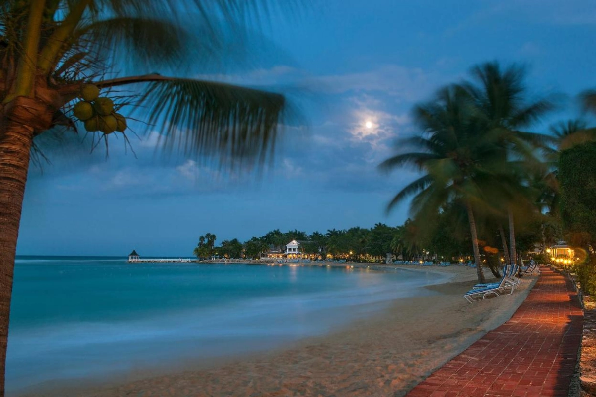 Half Moon - Hotel Photo 9