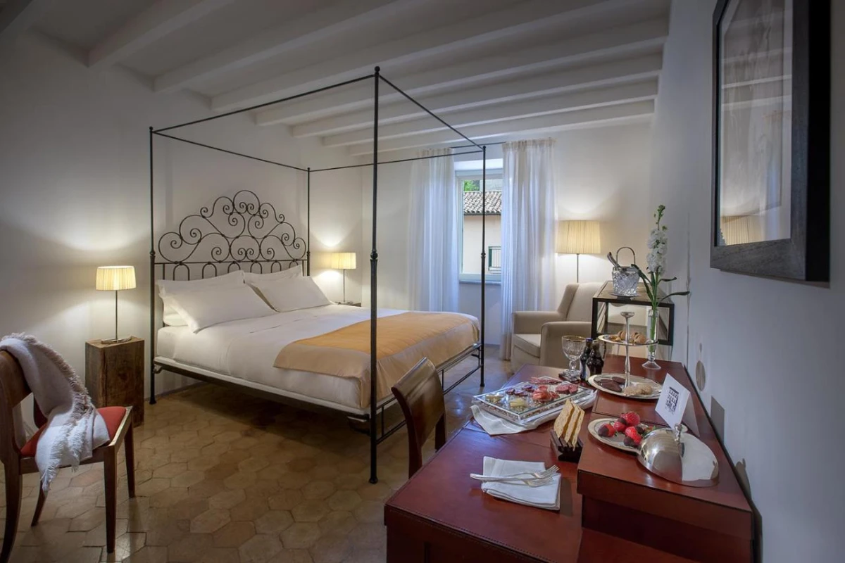 Relais & Chateaux Palazzo Seneca - Hotel Photo 1