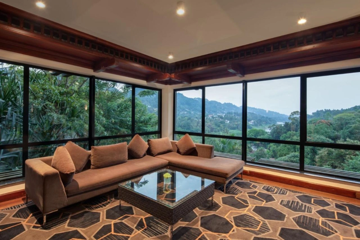 Earl's Regency - Hotel Photo 12