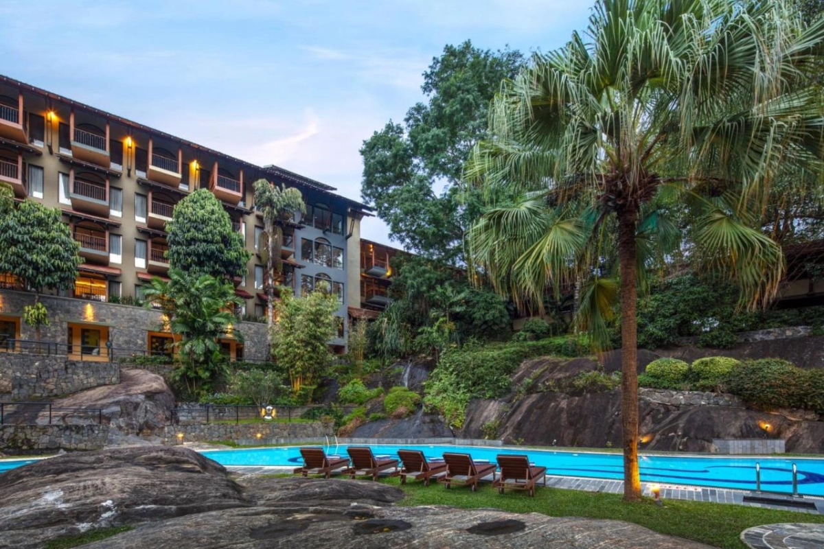 Earl's Regency - Hotel Photo 17