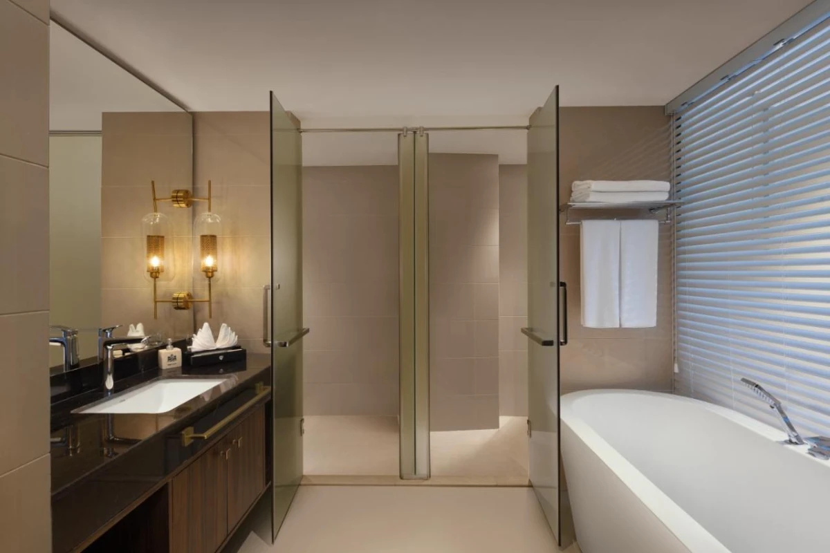 The Golden Crown Hotel - Hotel Photo 11