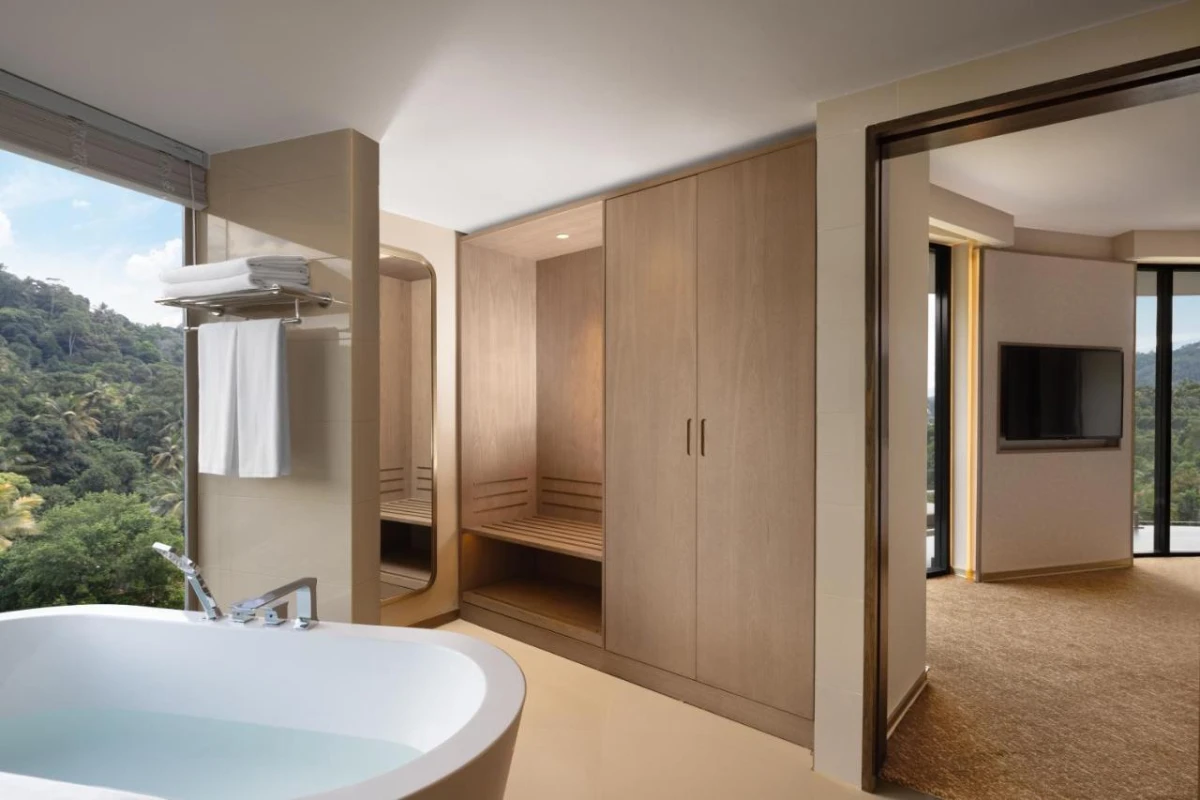 The Golden Crown Hotel - Hotel Photo 17