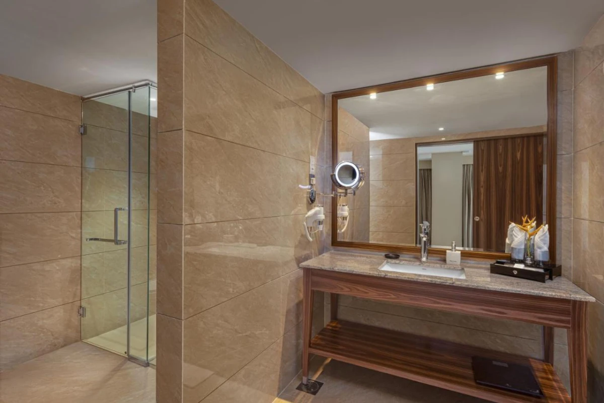 The Golden Crown Hotel - Hotel Photo 22