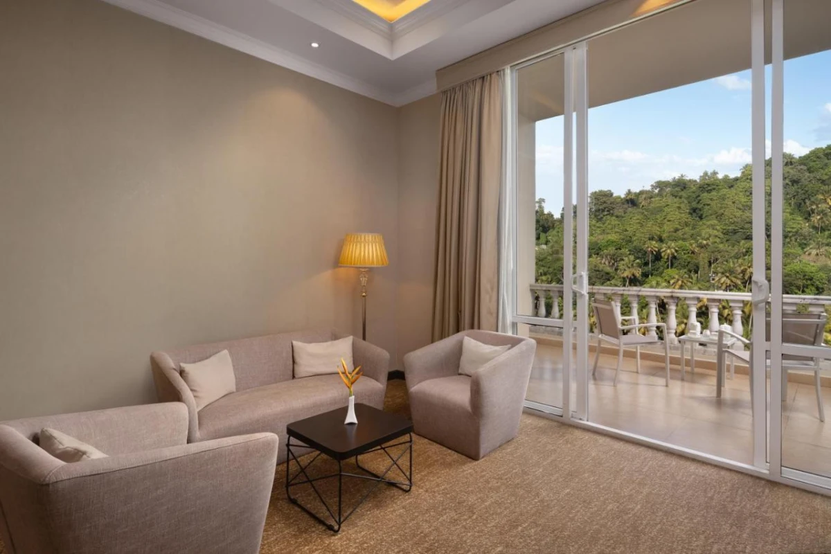 The Golden Crown Hotel - Hotel Photo 26