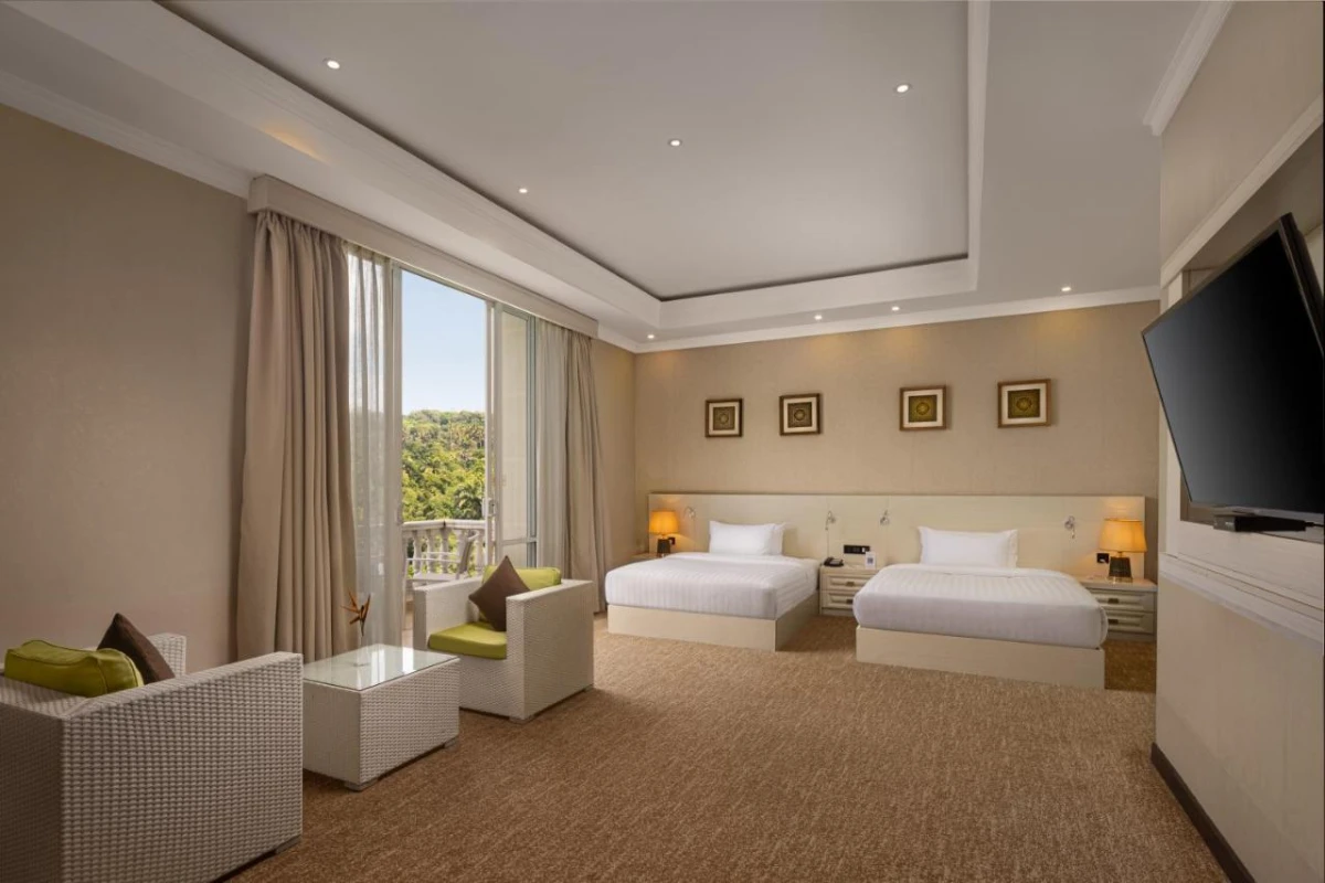 The Golden Crown Hotel - Hotel Photo 28