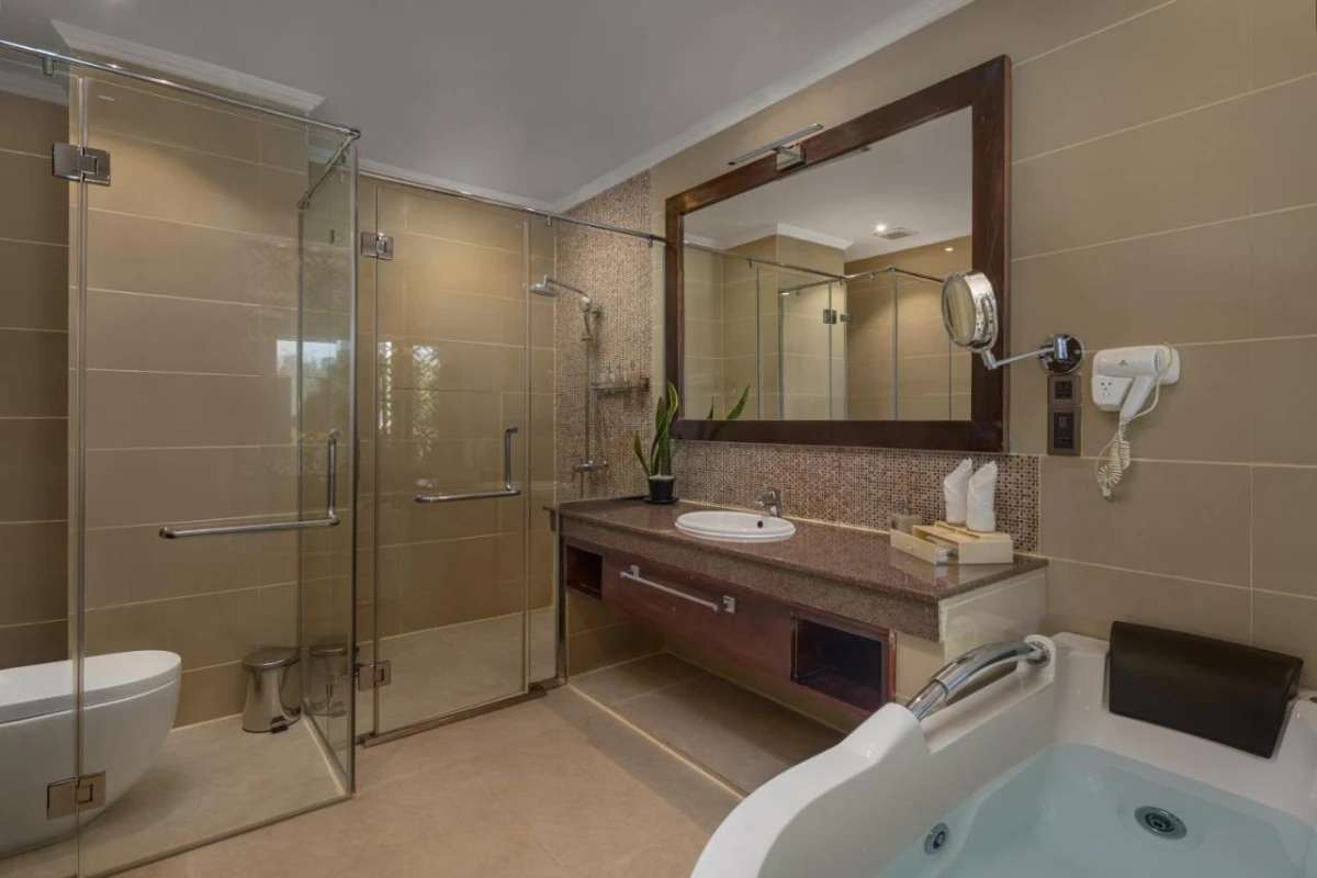 The Golden Crown Hotel - Hotel Photo 32