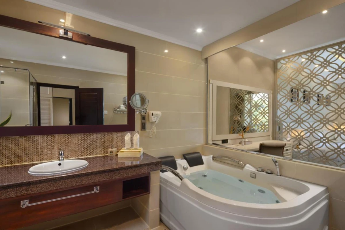 The Golden Crown Hotel - Hotel Photo 35