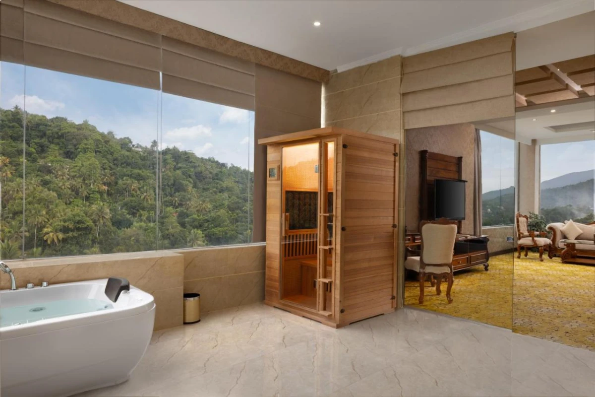 The Golden Crown Hotel - Hotel Photo 40