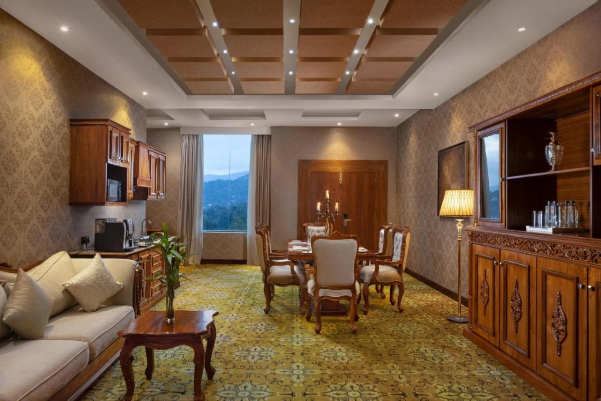 The Golden Crown Hotel - Hotel Photo 42