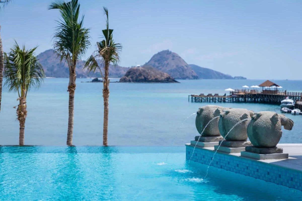 Ayana Komodo Waecicu Beach