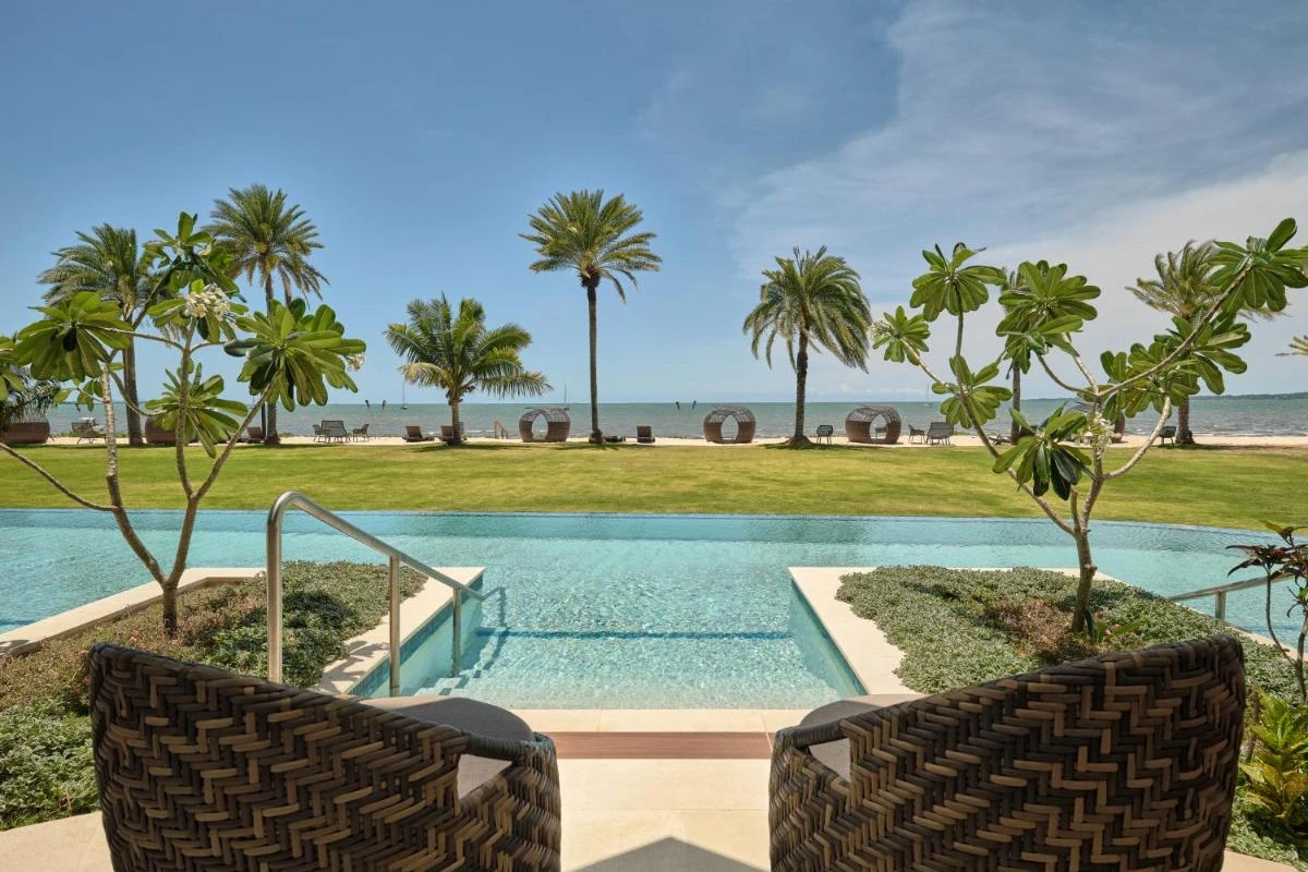 Crowne Plaza Fiji Nadi Bay Resort & Spa