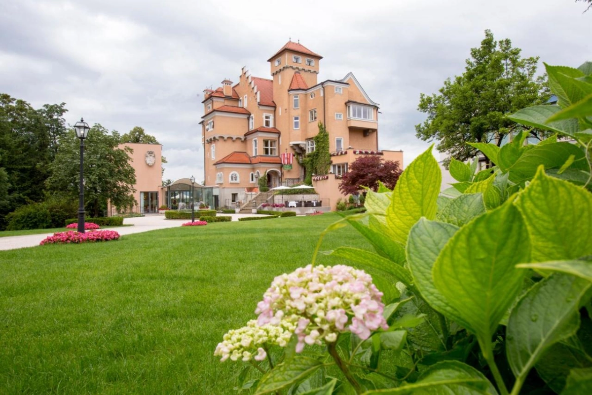 Hotel Schloss Monchstein