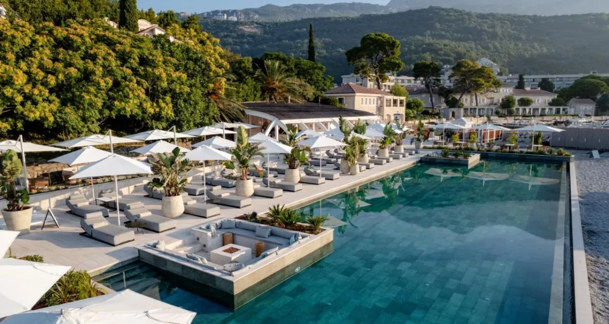 Lazure Hotel & Marina