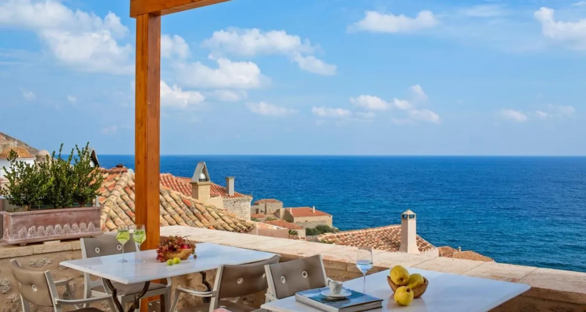 Moni Emvasis Luxury Suites