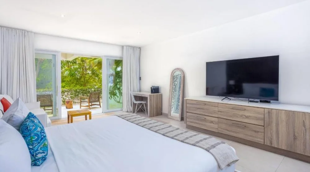 Garden View Studio Suite, One King Bed, Non-smoking at Hodges Bay Resort & Spa