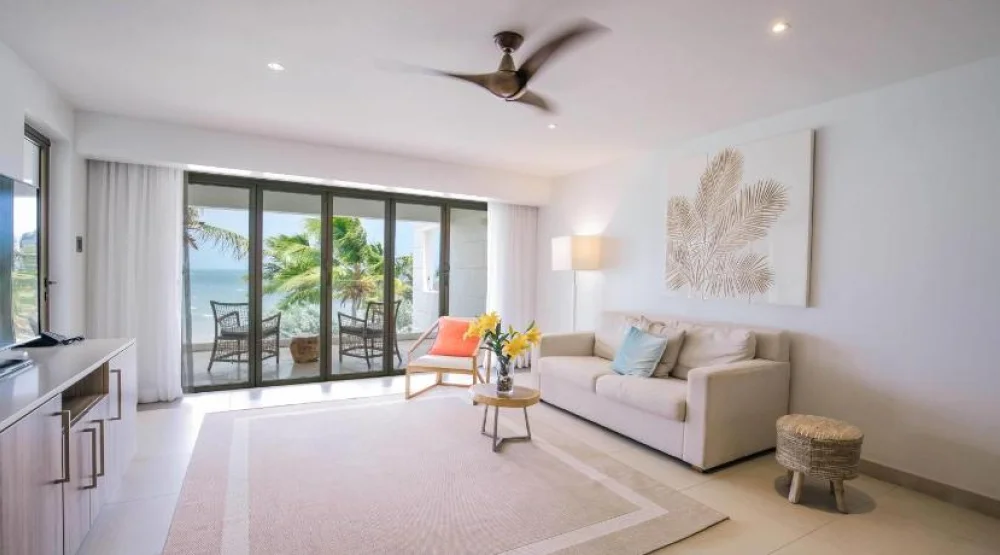 2-bedroom Oceanfront Suite W/ Kitchen, One King Bed, Two Twin Beds, Non-smoking at Hodges Bay Resort & Spa