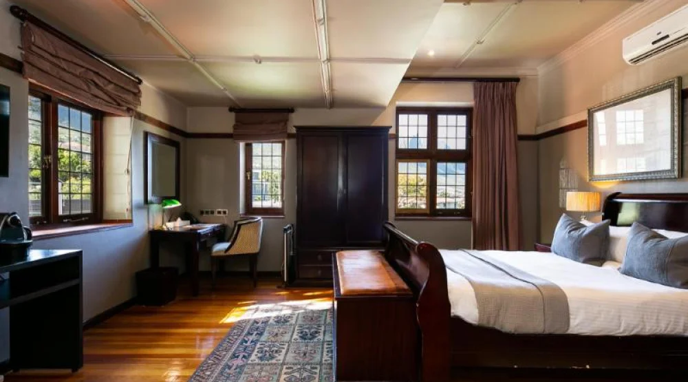 Manor House Mountain View Room at Camps Bay Retreat