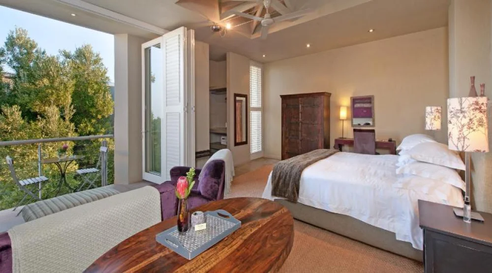 Deluxe Room at Mosselberg On Grotto Beach