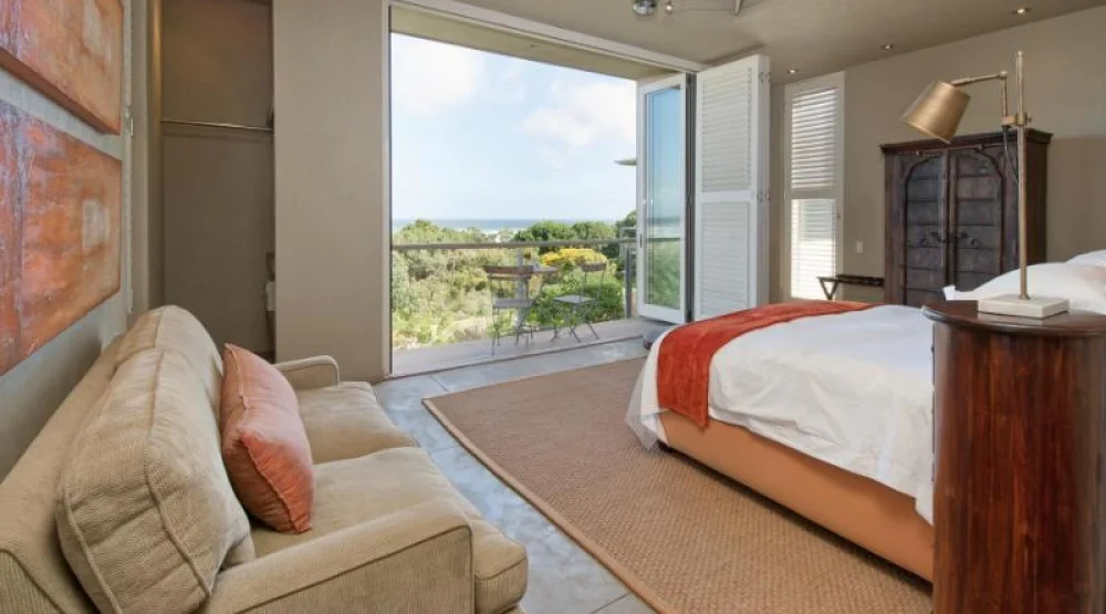 One Double Junior Suite Accessible Roll in Shower at Mosselberg On Grotto Beach
