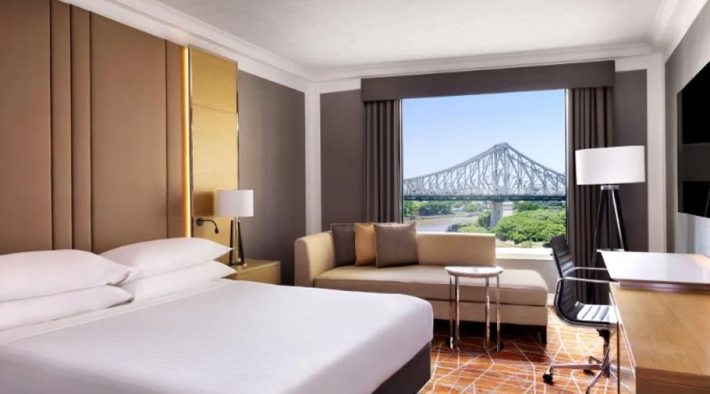 Guest Room, One King, Story Bridge View at Brisbane Marriott