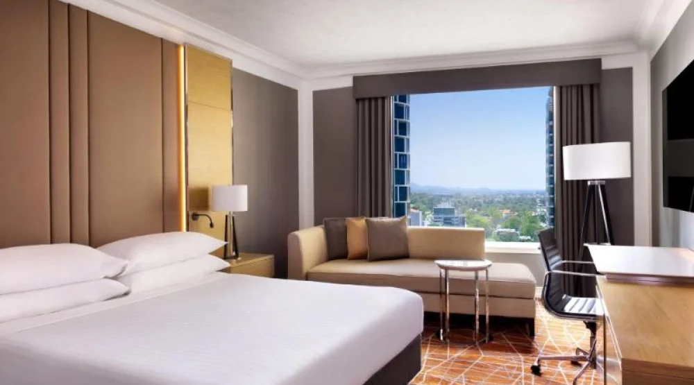 Executive Level, Guest Room, One King, City View, High Floor at Brisbane Marriott