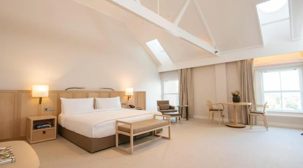 Premium King Room at Como The Treasury