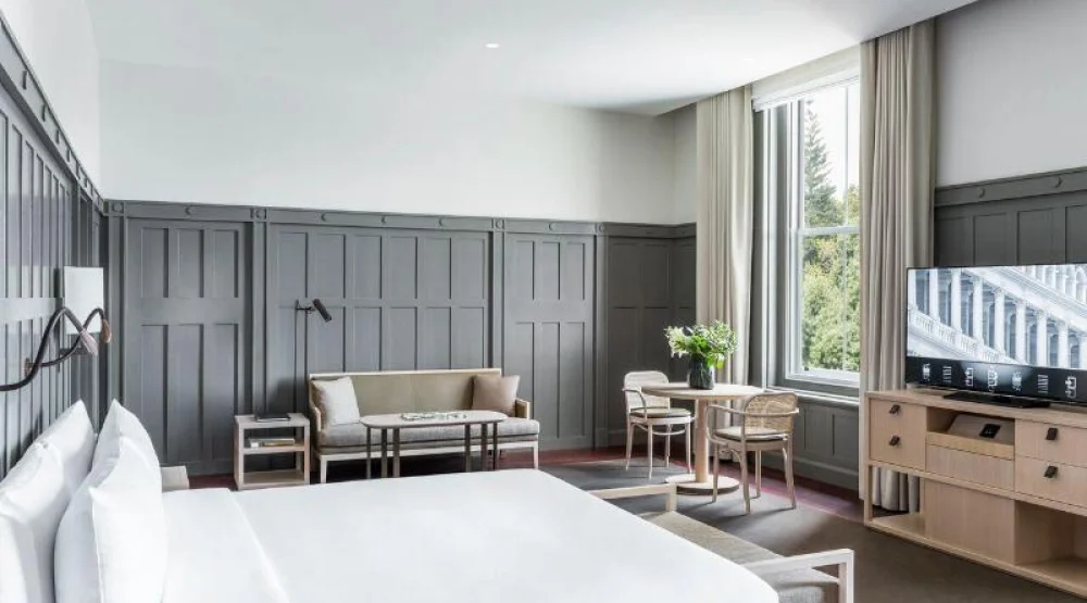 Studio Suite at Como The Treasury