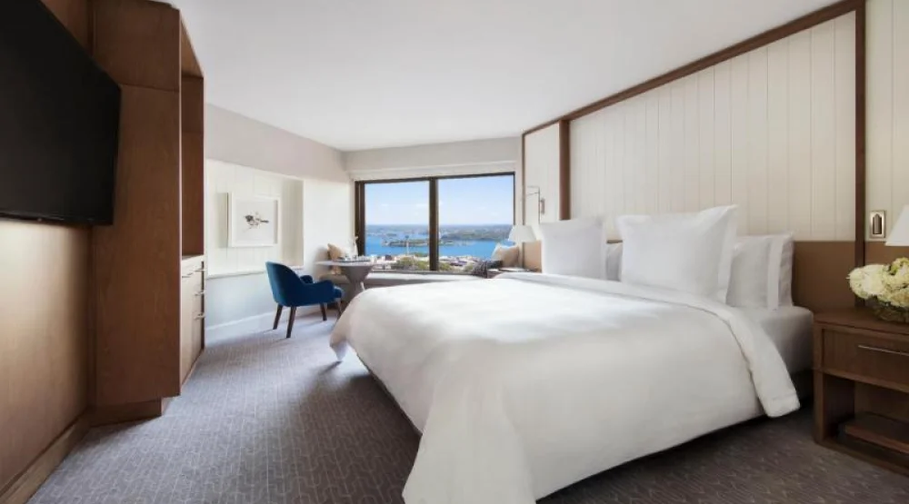 Deluxe Partial Harbour View Room with King Bed at Four Seasons Hotel Sydney