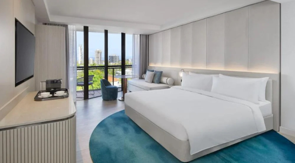 Guest Room, One King, Mountain View, Balcony at JW Marriott Gold Coast Resort & Spa