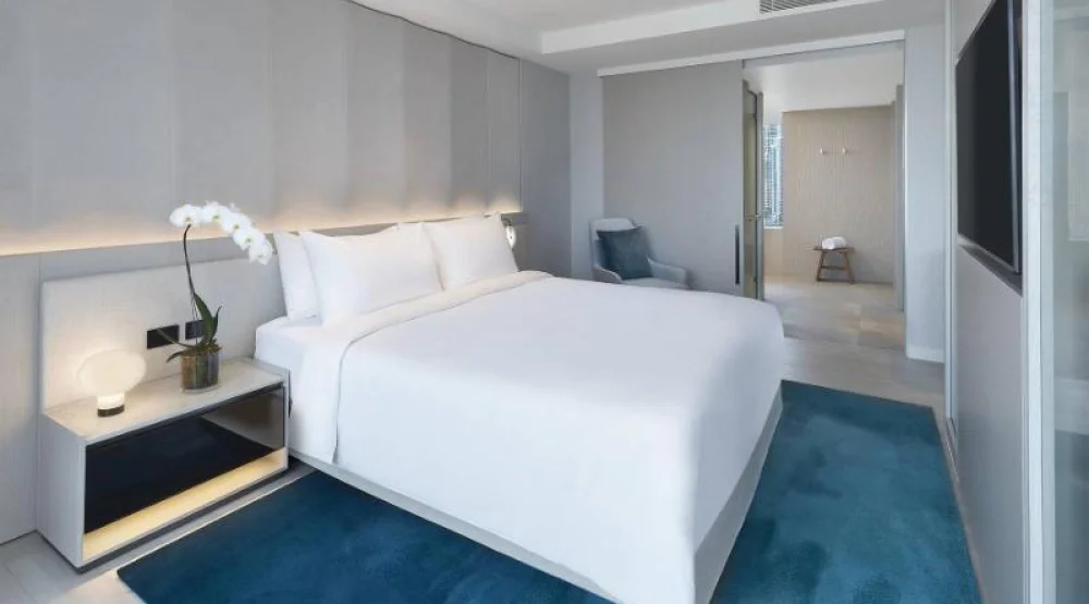 Junior Suite, One King, Ocean View, Corner Room, Balcony at JW Marriott Gold Coast Resort & Spa