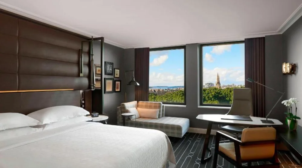 Grand Executive Room with Club Lounge Access and Hyde Park View at Sheraton Grand Sydney Hyde Park