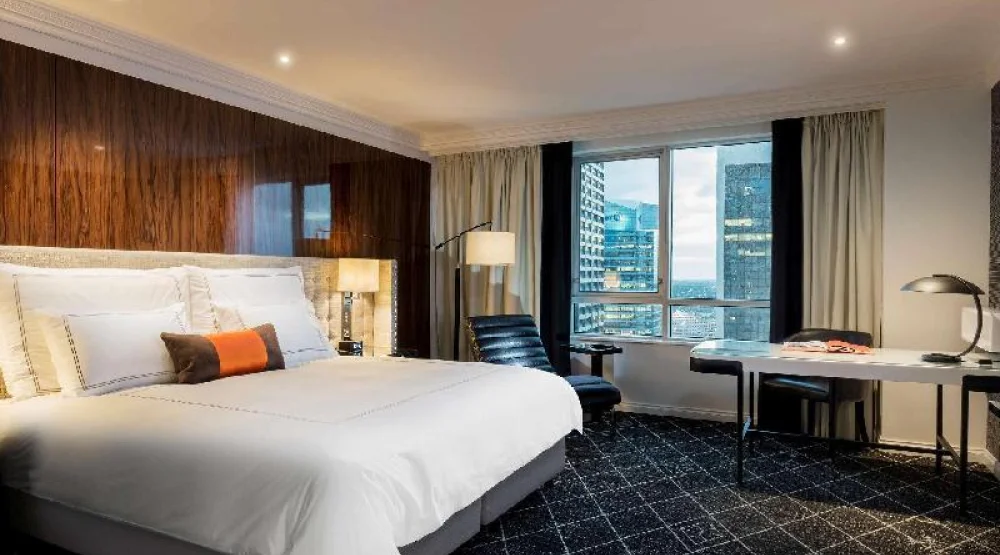 Signature Skyline Room, One King Bed, Club Floor Access, High Floor at Swissotel Sydney