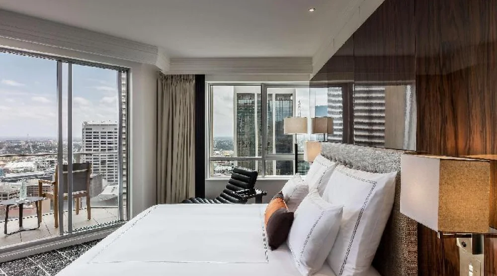Signature Skyline Balcony Room, One King Bed, Club Floor Access, High Floor at Swissotel Sydney