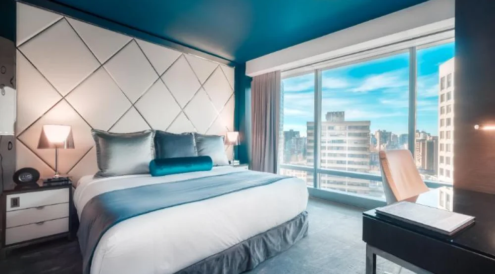 Cityscape King Room at Paradox Vancouver