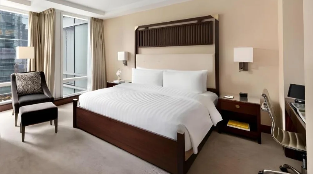 Deluxe Room at Shangri-La Toronto