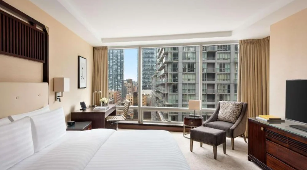 Executive King Room at Shangri-La Toronto