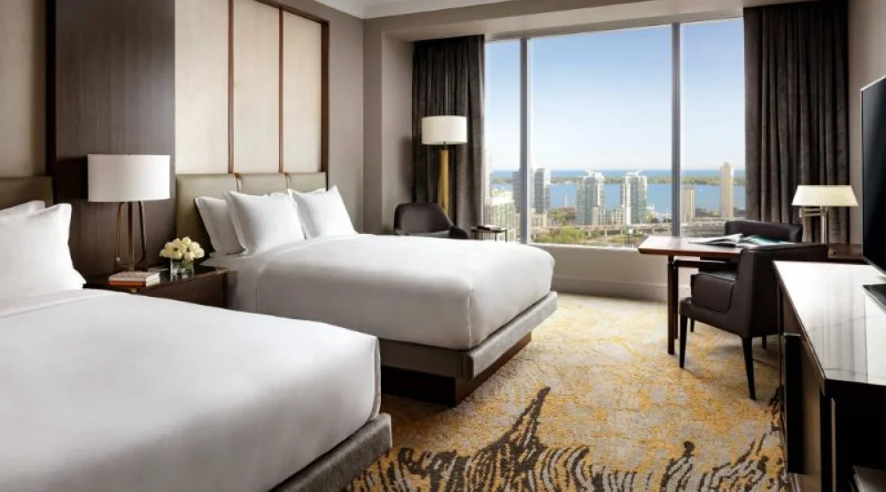 Club Lake Ontario View, Club Lounge Access, Guest Room, Two Queen, Cn Tower View at The Ritz-Carlton Toronto