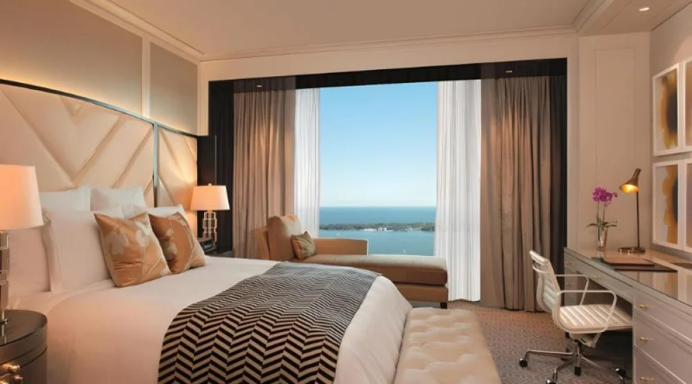 Simcoe Suite, Club Lounge Access, One Bedroom Executive Suite, One King, Cn Tower View, Lake View at The Ritz-Carlton Toronto