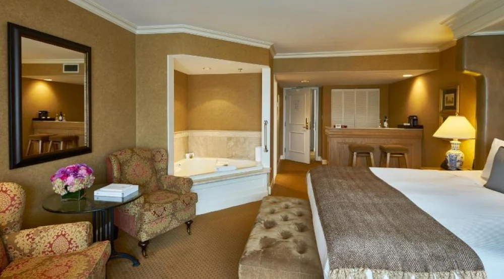 Deluxe King Room at Wedgewood Hotel & Spa Relais & Chateaux