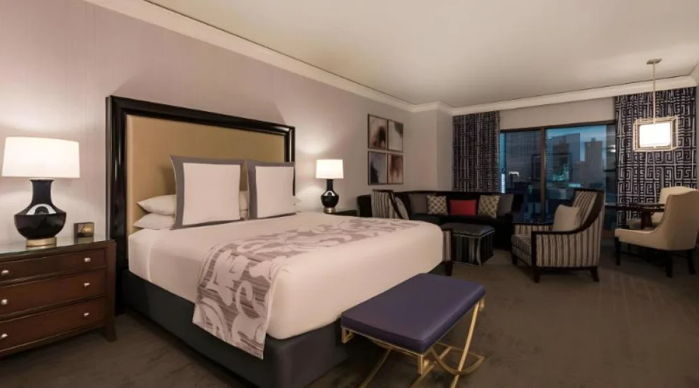 Augustus Fountain View - One King, Non-smoking at Caesars Palace Hotel & Casino