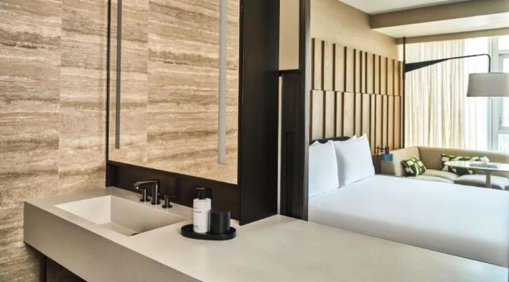 Premium View-1 King Mobility Accessible Tub at Conrad Los Angeles