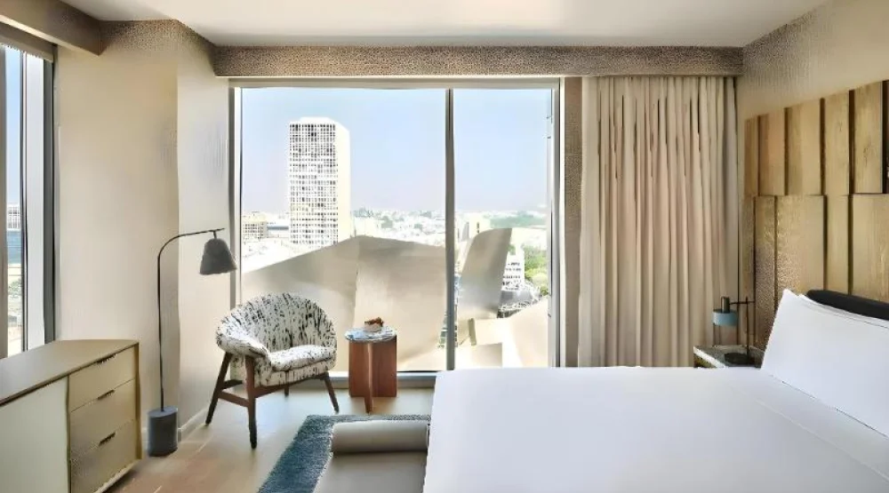 City View 1bedroom Suite One King Bed at Conrad Los Angeles