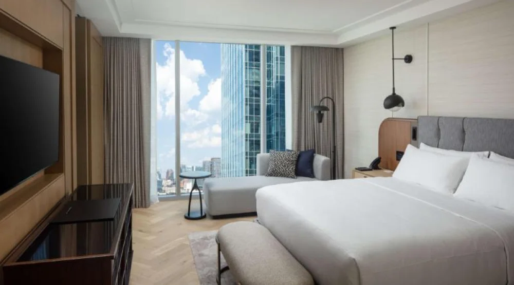 Corner 1bedroom Ste-1 King Hearing Accessible at Conrad Nashville