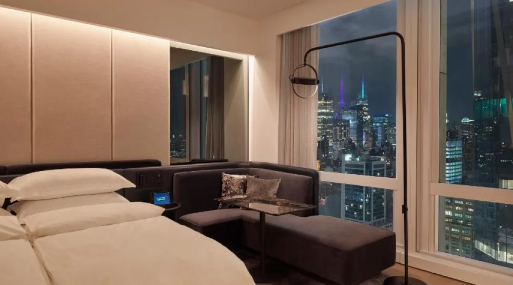 Deluxe Vessel View Guestroom, One King Bed at Equinox Hotel New York