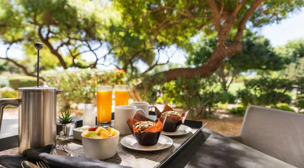 Fairmont Queen Room with Two Queen Beds and Balcony - Golf and Pool View at Fairmont Scottsdale Princess