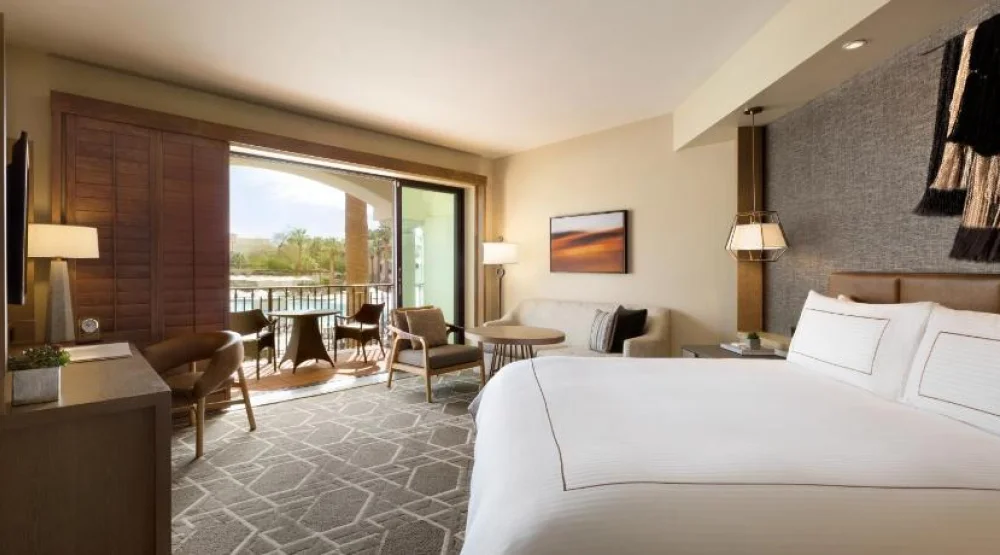Signature King Room with Roll-in Shower and Patior Or Balcony - Sunset Wing at Fairmont Scottsdale Princess