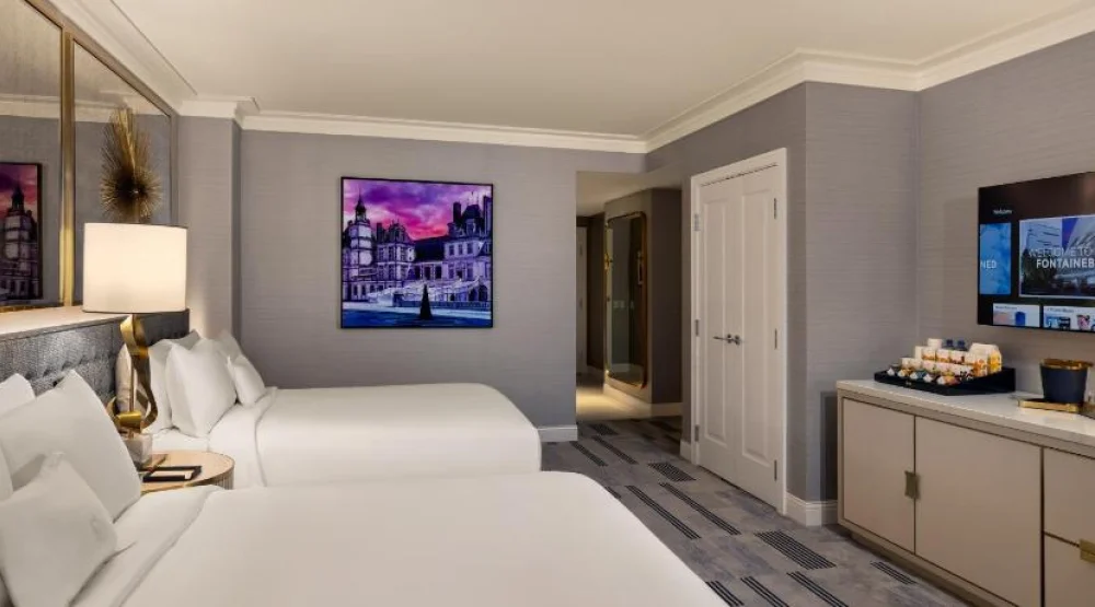 Bleau Queen Mountain Best View at Fontainebleau Las Vegas