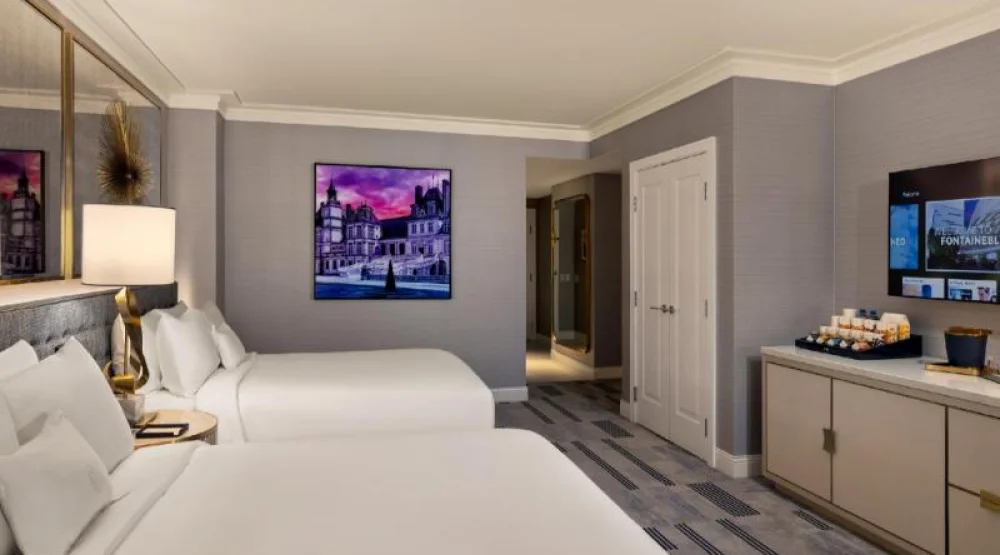 Gold Queen Mountain Best View at Fontainebleau Las Vegas