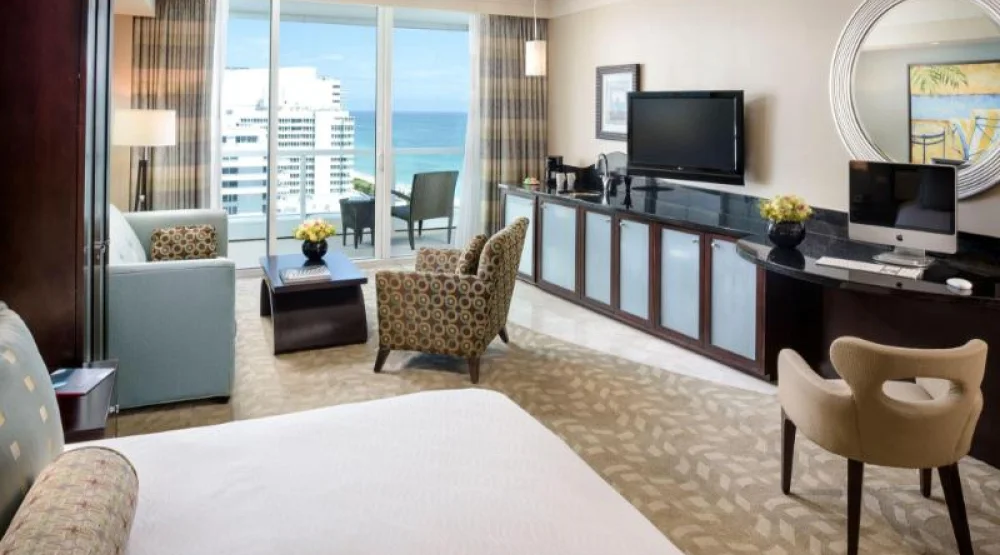Sorrento Oceanview Jr. Suite W/ King Bed at Fontainebleau Miami Beach