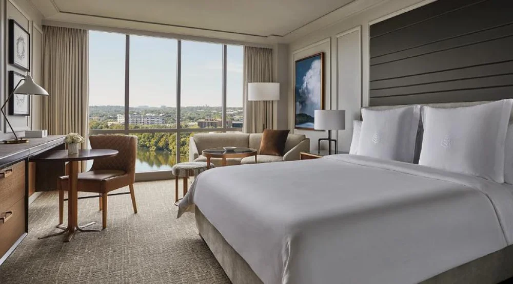 King Room with Lake View - Disability Access at Four Seasons Austin